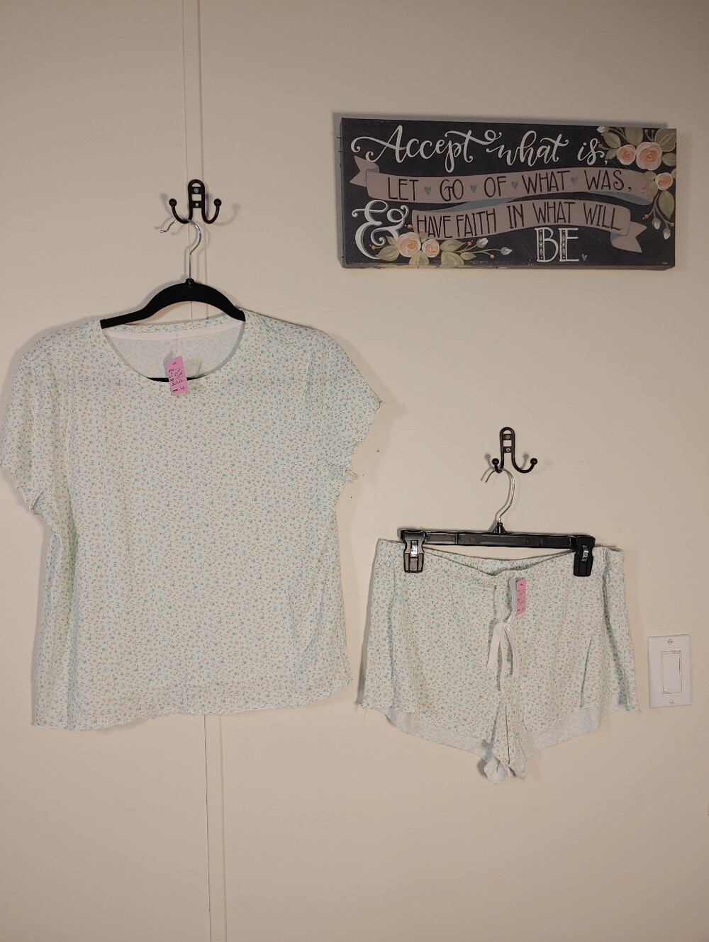 LC Lauren Conrad Large Feminine & Girly White/blue Flowers Pajama Set